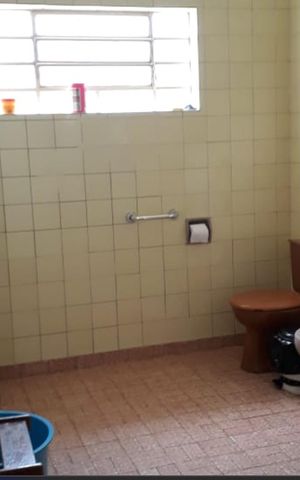 Casa à venda com 180m², 3 quartos e 2 vagas Casa à venda com 180m², 3 quartos e 2 vagasBanheiro