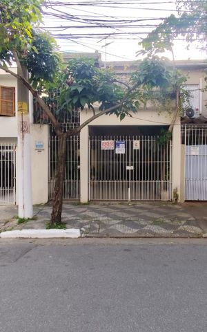 Casa à venda com 180m², 3 quartos e 1 vaga Casa à venda com 180m², 3 quartos e 1 vagaFachada