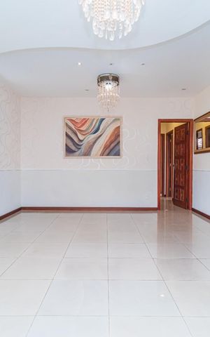 Casa para alugar com 210m², 4 quartos e 2 vagasSala