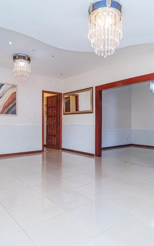 Casa para alugar com 210m², 4 quartos e 2 vagasSala