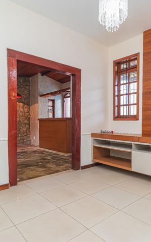Casa para alugar com 210m², 4 quartos e 2 vagasSala