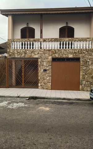 Casa para alugar com 170m², 3 quartos e 2 vagas Casa para alugar com 170m², 3 quartos e 2 vagasFachada