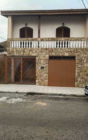 Casa para alugar com 170m², 3 quartos e 2 vagas Casa para alugar com 170m², 3 quartos e 2 vagasFachada