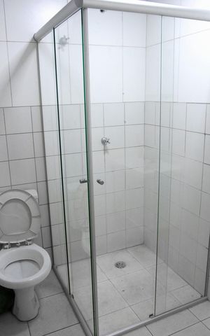 Casa para alugar com 200m², 1 quarto e 6 vagasBanheiro