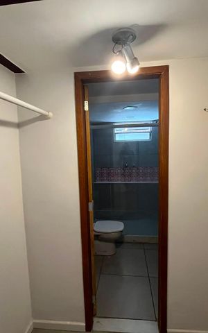 Casa à venda com 105m², 2 quartos e 1 vaga Casa à venda com 105m², 2 quartos e 1 vagaBanheiro