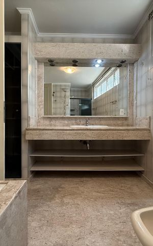 Apartamento para alugar com 250m², 4 quartos e 2 vagas