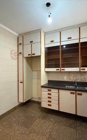 Apartamento para alugar com 250m², 4 quartos e 2 vagas