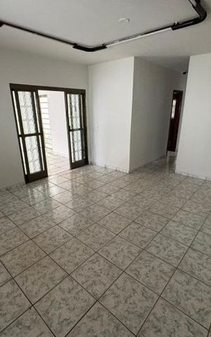 Casa para alugar com 300m², 3 quartos e 3 vagas Casa para alugar com 300m², 3 quartos e 3 vagasSala