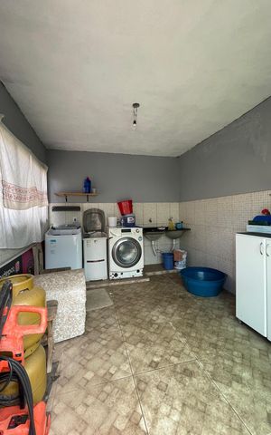 Casa à venda com 360m², 3 quartos e 2 vagas Casa à venda com 360m², 3 quartos e 2 vagasÁrea de Serviço