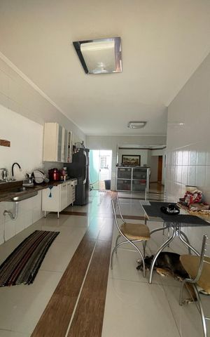 Casa à venda com 360m², 3 quartos e 2 vagas Casa à venda com 360m², 3 quartos e 2 vagasCozinha