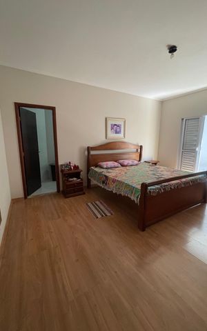 Casa à venda com 360m², 3 quartos e 2 vagas Casa à venda com 360m², 3 quartos e 2 vagasQuarto 3