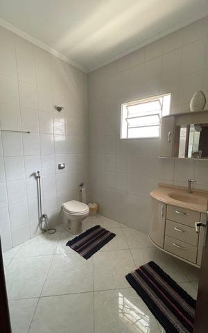 Casa à venda com 360m², 3 quartos e 2 vagas Casa à venda com 360m², 3 quartos e 2 vagasBanheiro
