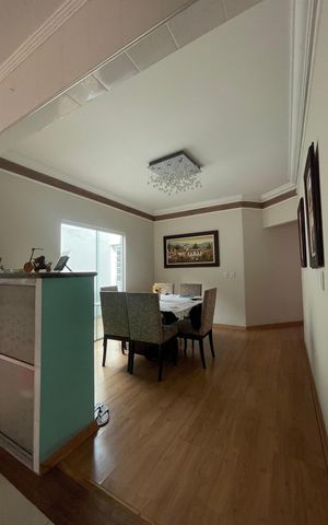 Casa à venda com 360m², 3 quartos e 2 vagas Casa à venda com 360m², 3 quartos e 2 vagasSala de Jantar