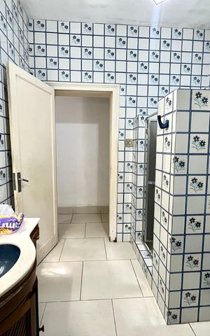 Casa à venda com 9900m², 6 quartos e 5 vagas Casa à venda com 9900m², 6 quartos e 5 vagasBanheiro da Suíte