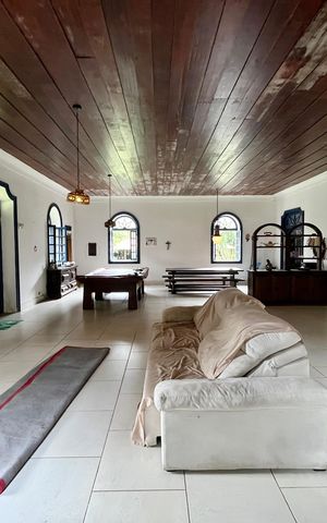 Casa à venda com 9900m², 6 quartos e 5 vagas Casa à venda com 9900m², 6 quartos e 5 vagasSala