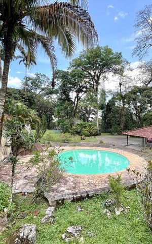 Casa à venda com 9900m², 6 quartos e 5 vagas Casa à venda com 9900m², 6 quartos e 5 vagasVista