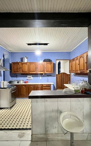 Casa à venda com 9900m², 6 quartos e 5 vagas Casa à venda com 9900m², 6 quartos e 5 vagasCozinha