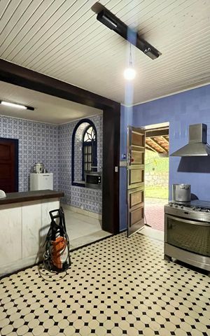 Casa à venda com 9900m², 6 quartos e 5 vagas Casa à venda com 9900m², 6 quartos e 5 vagasCozinha