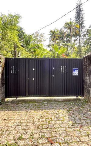 Casa à venda com 9900m², 6 quartos e 5 vagas Casa à venda com 9900m², 6 quartos e 5 vagasFachada