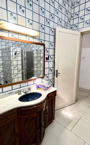 Casa à venda com 9900m², 6 quartos e 5 vagas Casa à venda com 9900m², 6 quartos e 5 vagasBanheiro da Suíte