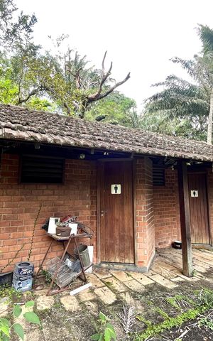 Casa à venda com 9900m², 6 quartos e 5 vagas Casa à venda com 9900m², 6 quartos e 5 vagasBanheiro Social