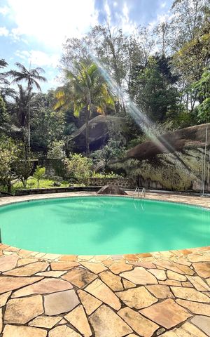 Casa à venda com 9900m², 6 quartos e 5 vagas Casa à venda com 9900m², 6 quartos e 5 vagasPiscina