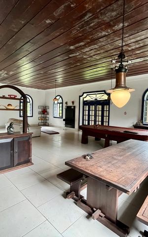 Casa à venda com 9900m², 6 quartos e 5 vagas Casa à venda com 9900m², 6 quartos e 5 vagasSala