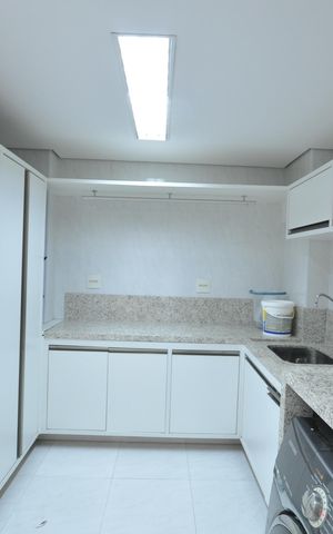 Casa de condomínio à venda com 515m², 4 quartos e 5 vagasÁrea de Serviço