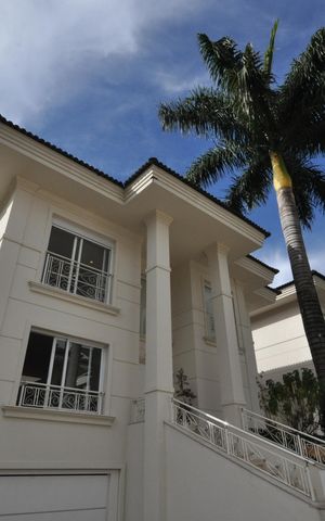 Casa de condomínio à venda com 515m², 4 quartos e 5 vagasFachada