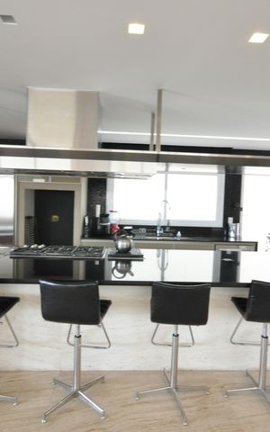 Casa de condomínio à venda com 515m², 4 quartos e 5 vagasCozinha