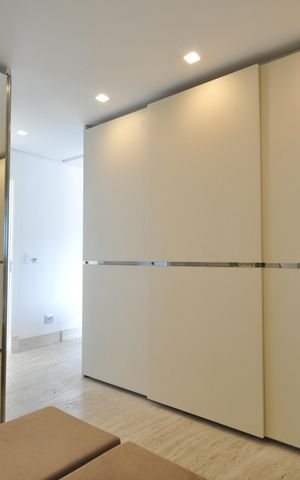 Casa de condomínio à venda com 515m², 4 quartos e 5 vagasCloset
