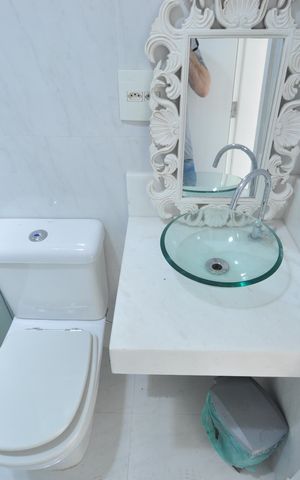 Casa de condomínio à venda com 515m², 4 quartos e 5 vagasBanheiro de serviço
