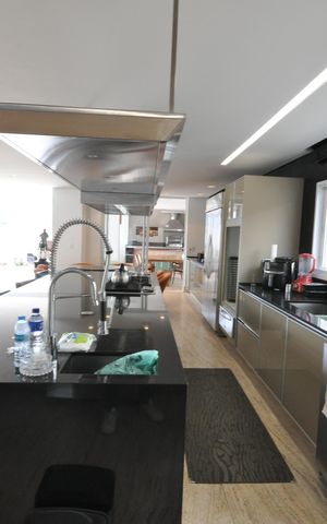 Casa de condomínio à venda com 515m², 4 quartos e 5 vagasCozinha