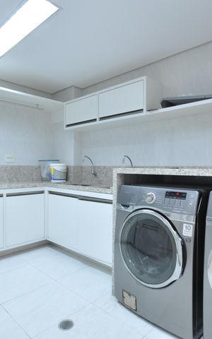 Casa de condomínio à venda com 515m², 4 quartos e 5 vagasÁrea de Serviço