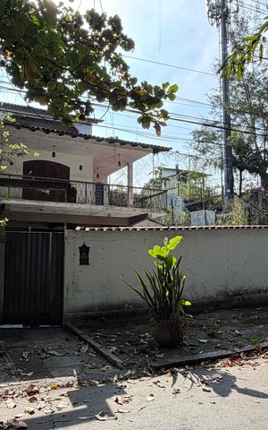 Casa de condomínio para alugar com 376m², 4 quartos e 5 vagas Casa de condomínio para alugar com 376m², 4 quartos e 5 vagasFachada