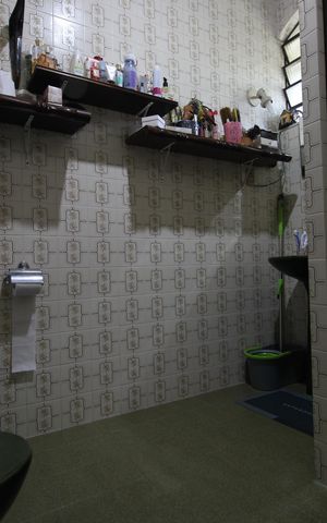 Casa de condomínio para alugar com 376m², 4 quartos e 5 vagasBanheiro da suíte 2