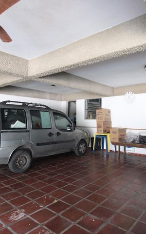 Casa de condomínio para alugar com 376m², 4 quartos e 5 vagasGaragem