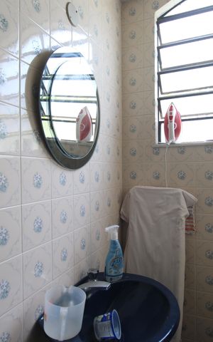 Casa de condomínio para alugar com 376m², 4 quartos e 5 vagasBanheiro da suíte 1