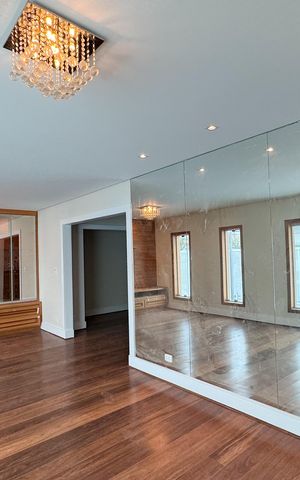 Casa para alugar com 400m², 3 quartos e 5 vagas Casa para alugar com 400m², 3 quartos e 5 vagasSala