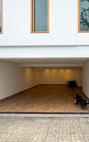 Casa para alugar com 400m², 3 quartos e 5 vagas Casa para alugar com 400m², 3 quartos e 5 vagasGaragem