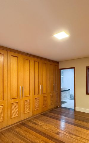 Casa para alugar com 400m², 3 quartos e 5 vagas Casa para alugar com 400m², 3 quartos e 5 vagasSuíte