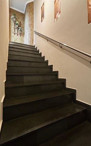 Apartamento à venda com 120m², 2 quartos e 1 vaga Apartamento à venda com 120m², 2 quartos e 1 vagaEscada