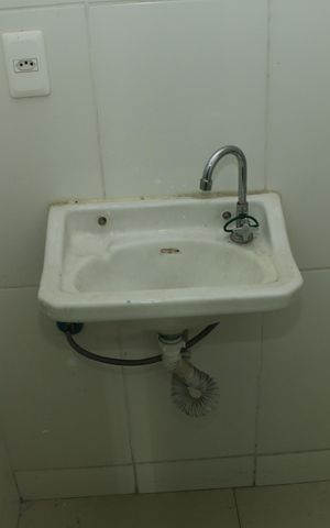 Apartamento para alugar com 40m², 1 quarto e sem vagaBanheiro - torneira
