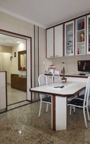 Casa à venda com 252m², 3 quartos e 3 vagasCozinha