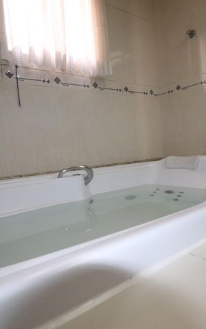 Casa à venda com 252m², 3 quartos e 3 vagasBanheiro Quarto 1 suíte
