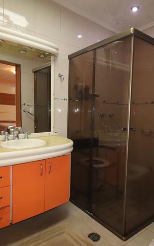 Casa à venda com 252m², 3 quartos e 3 vagasBanheiro Quarto 1 suíte