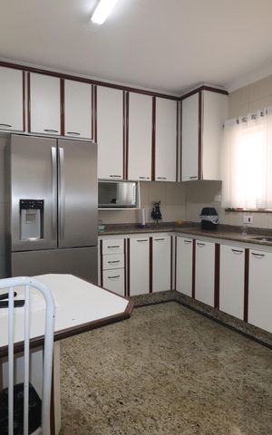 Casa à venda com 252m², 3 quartos e 3 vagasCozinha