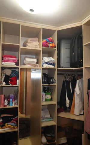 Casa à venda com 252m², 3 quartos e 3 vagasCloset Quarto 1 suíte