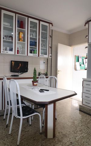 Casa à venda com 252m², 3 quartos e 3 vagasCozinha
