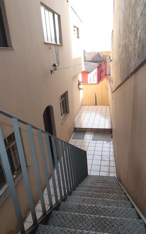 Casa à venda com 252m², 3 quartos e 3 vagasEscada
